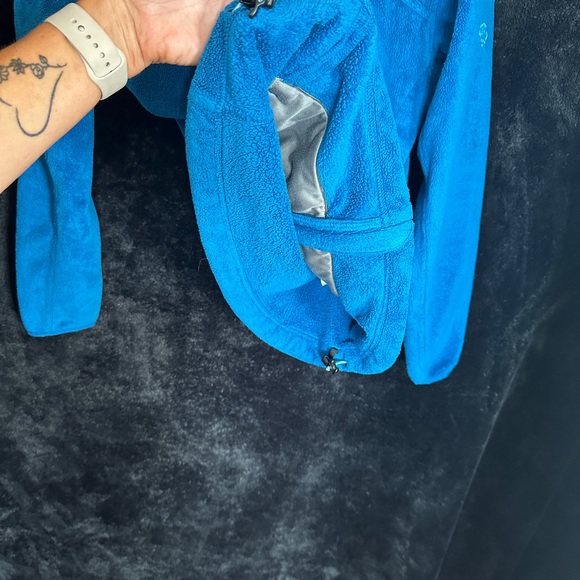 🏔️ Mountain HardWear Medium in Size Small - Picture 6 of 8